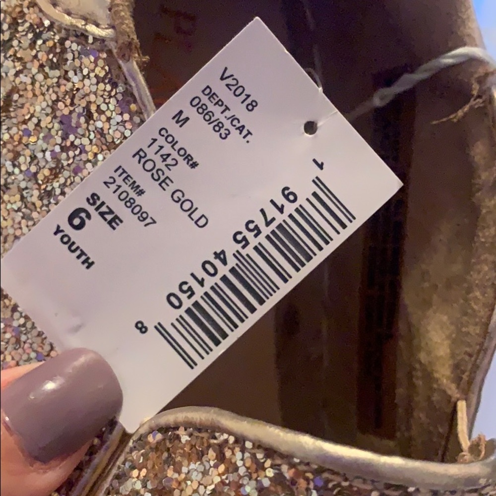 Shoes - Picture 4 of 4